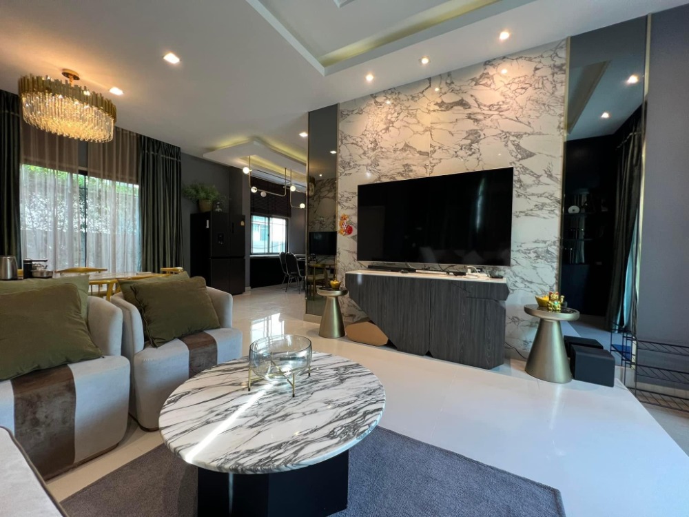 Detatched House for rent: Bangkok Boulevard Ramintra-Serithai 2  4 bedrooms | 5 bathrooms Size 330 sqm. Luxurious House Near The Mall Bangkapi. Fully furnished Ready to move in
