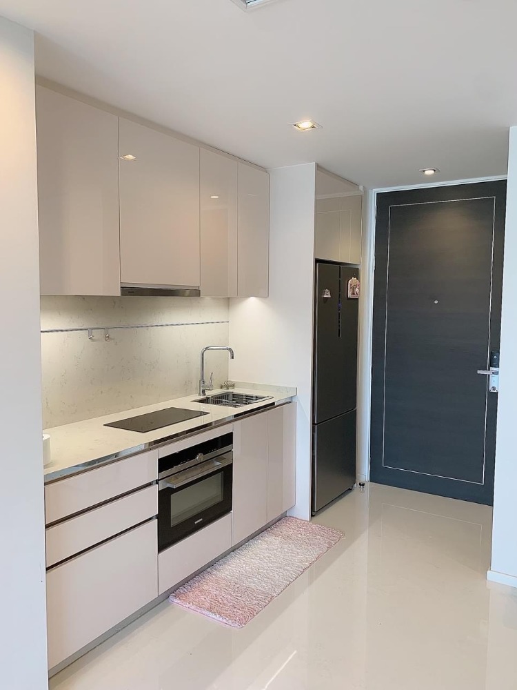 For Sale 1 bedroom The Bangkok Sathorn Luxury Condo High floor Near BTS Surasak Fully furnished Ready to move in