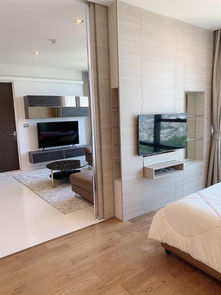 For Sale 1 bedroom The Bangkok Sathorn Luxury Condo High floor Near BTS Surasak Fully furnished Ready to move in